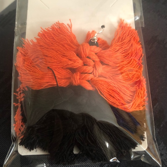 Handcrafted macrame earrings - Picture 2 of 2